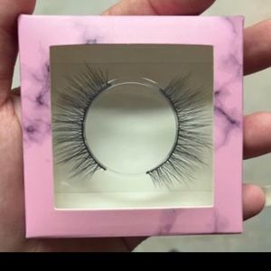 Mink eyelashes style Bella